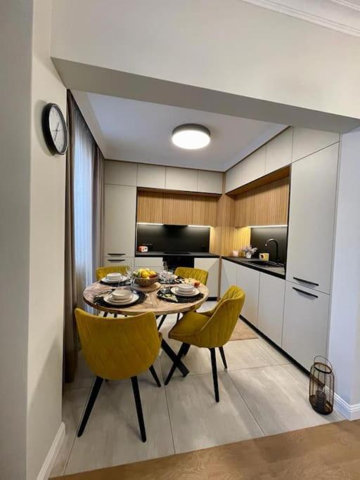 Apartment Luxury 2 Bedroom *