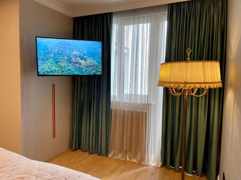 Luxury 2 Bedroom *
