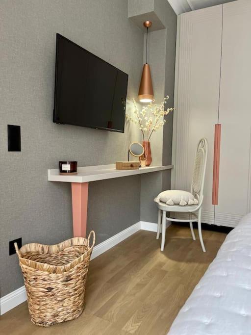 Luxury 2 Bedroom Apartment *